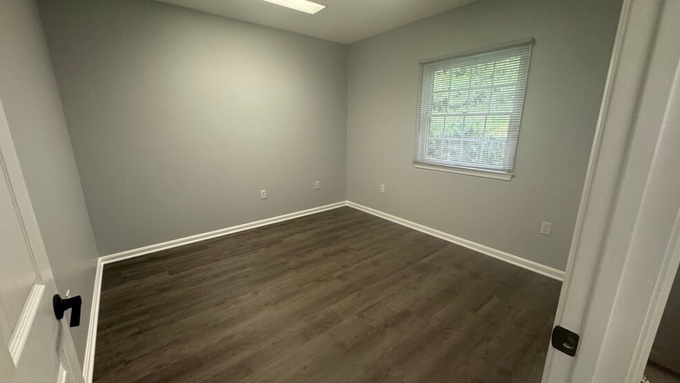More Photos Of 722 Grant St, Herndon Medical For Sale