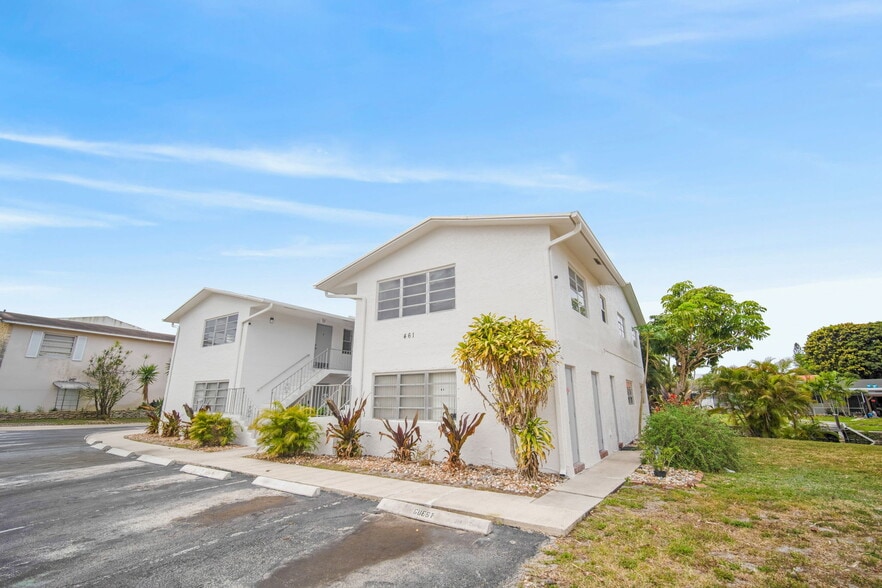 More Photos Of 461 Sunshine Dr, Coconut Creek Apartments For Sale