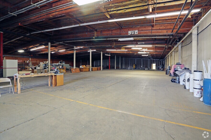 More Photos Of 630 SW Walnut St, Hillsboro Warehouse For Sale