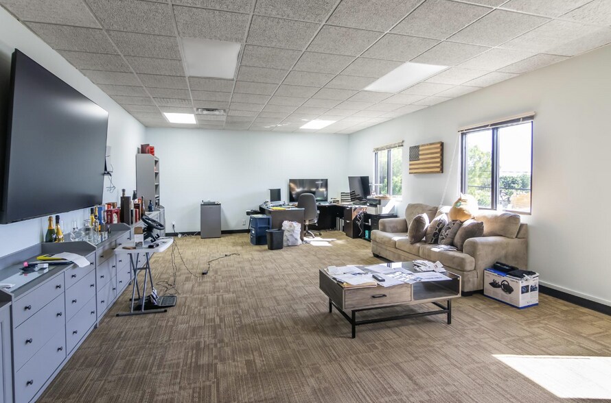 More Photos Of 17408 Chatsworth St, Granada Hills Office For Sale