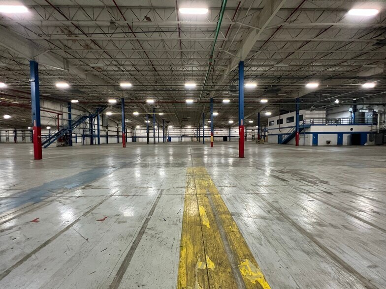 More Photos Of 1615 W McDonald St, Hartford City Warehouse For Sale