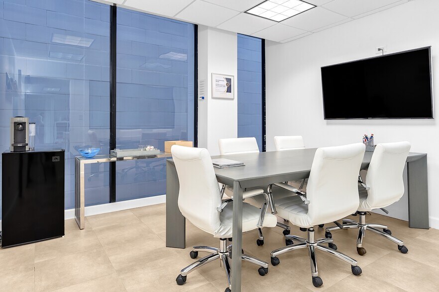More Photos Of 1110 Brickell Ave, Miami Office For Lease
