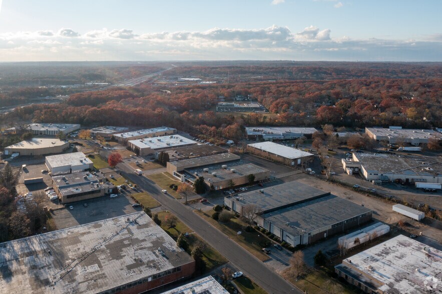 More Photos Of 66-70 Austin Blvd, Commack Warehouse For Lease