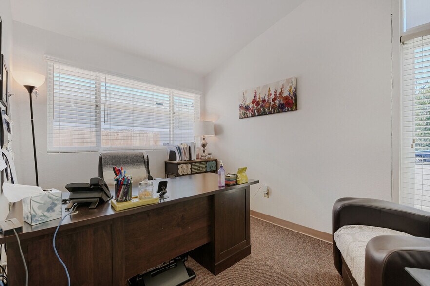 More Photos Of 641 E 112th Ave, Northglenn Veterinarian Kennel For Sale