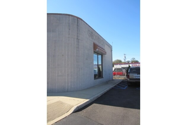 More Photos Of 146 W Jericho Tpke, Huntington Station General Retail For Sale
