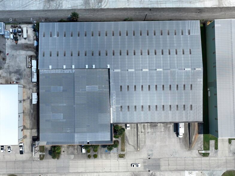 More Photos Of 1925 Industrial Blvd, Harvey Warehouse For Sale
