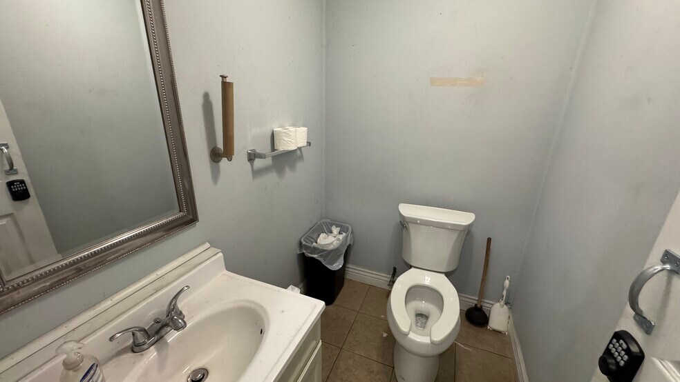 More Photos Of 231 Moorestown Dr, Bath Manufacturing For Sale