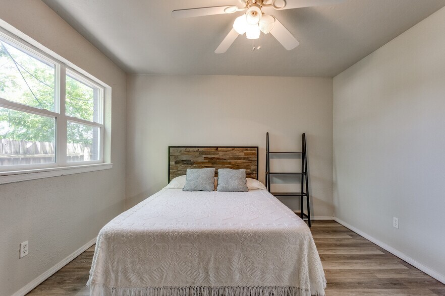 More Photos Of NW 10th St & N Classen Blvd, Oklahoma City Apartments For Sale