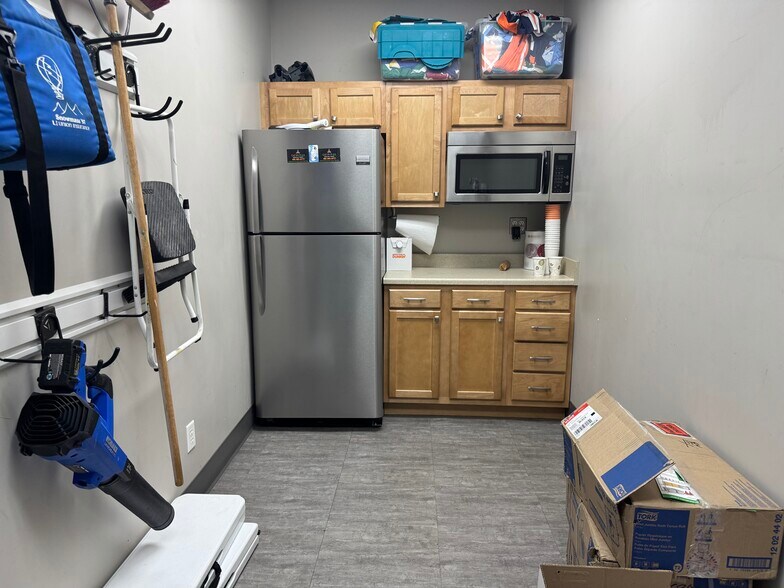 More Photos Of 10700 Sapp Brothers Dr, Omaha Warehouse For Sale