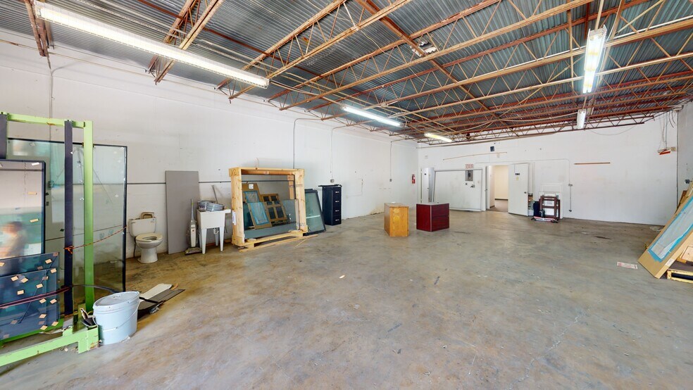 More Photos Of 10919-10927 Iota Dr, San Antonio Light Distribution For Lease