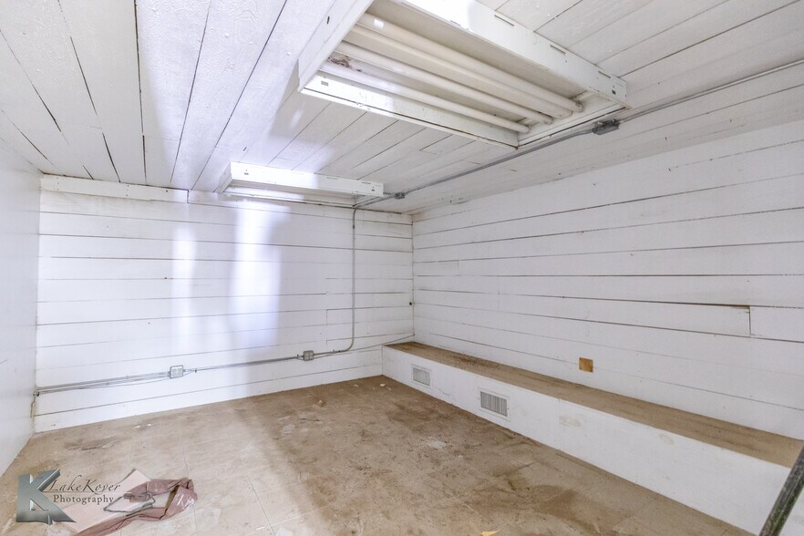 More Photos Of 1901 Cottonwood St, Abilene Industrial For Sale