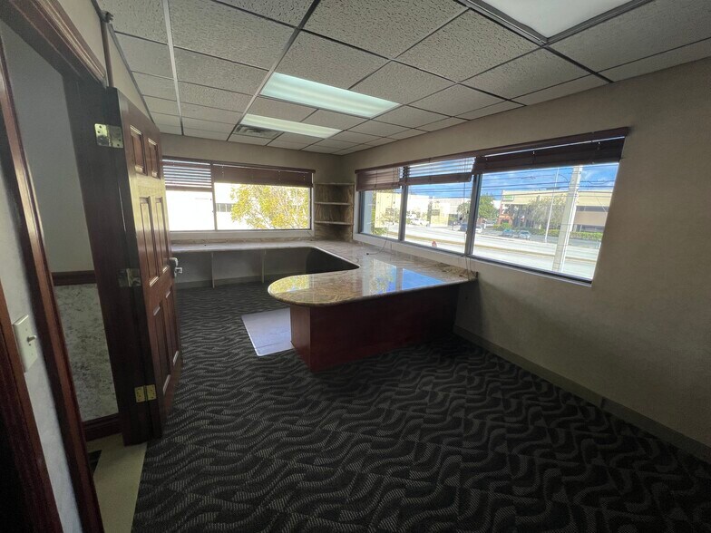 More Photos Of 2095 N Andrews Ave, Pompano Beach Light Manufacturing For Lease