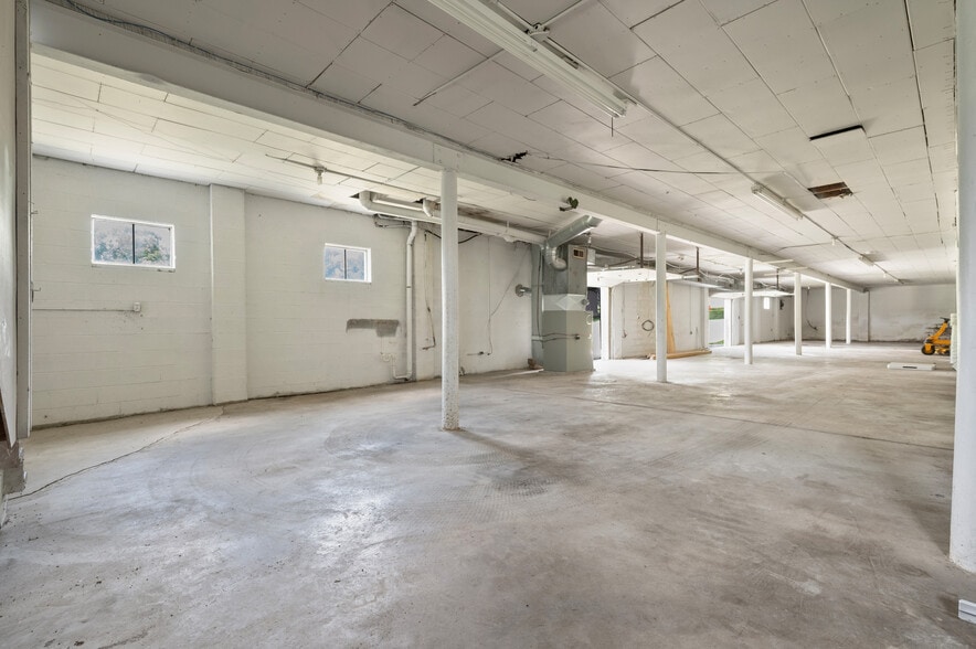 More Photos Of 2006 Mount Pleasant Rd, Greensburg Freestanding For Sale