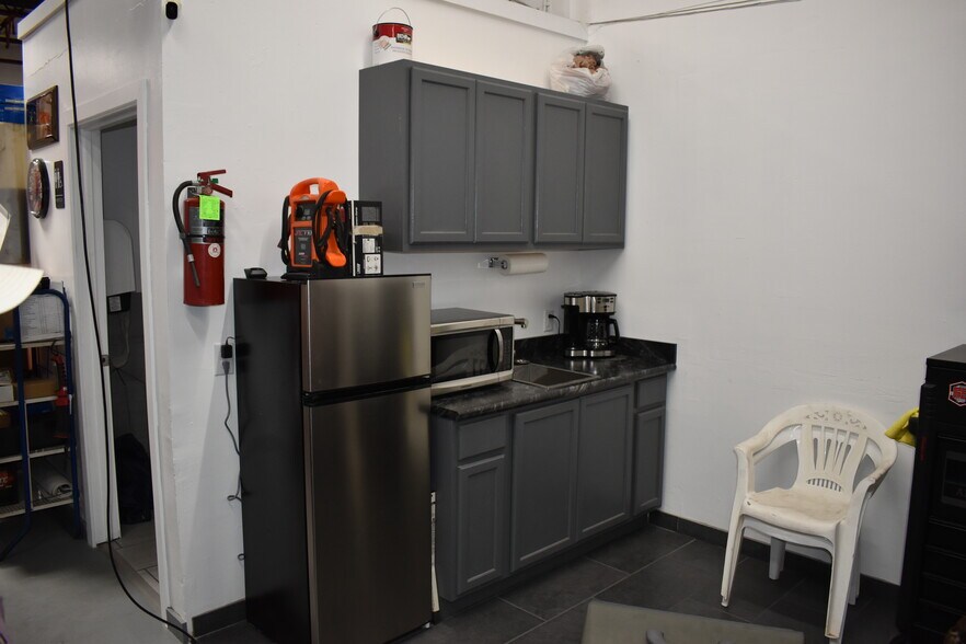 More Photos Of 16010 W 5th Ave, Golden Warehouse For Lease