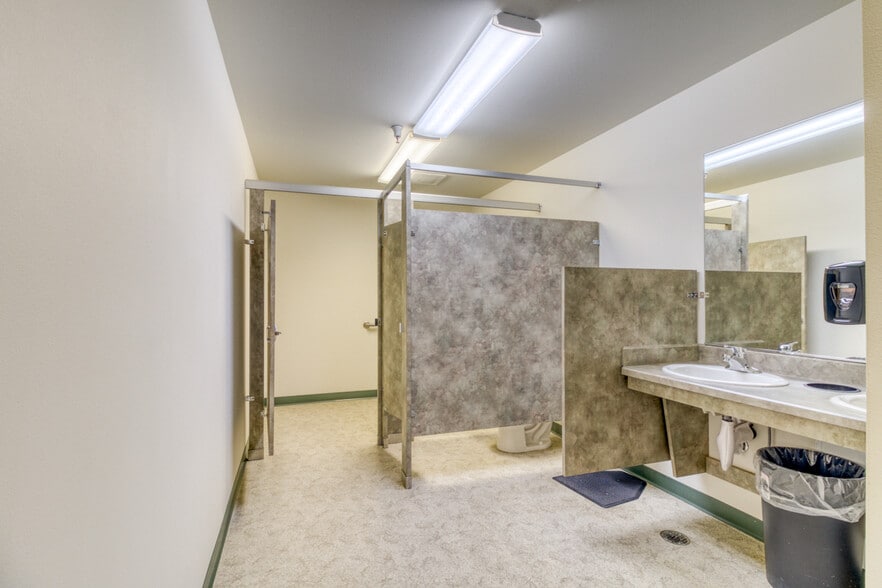 More Photos Of 7555 Falcon Crest Dr, Redmond Office Residential For Lease