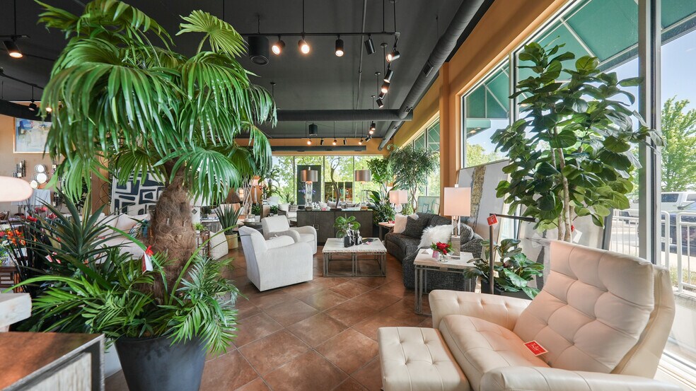 More Photos Of 2265 Bagnell Dam Blvd, Lake Ozark Office For Sale