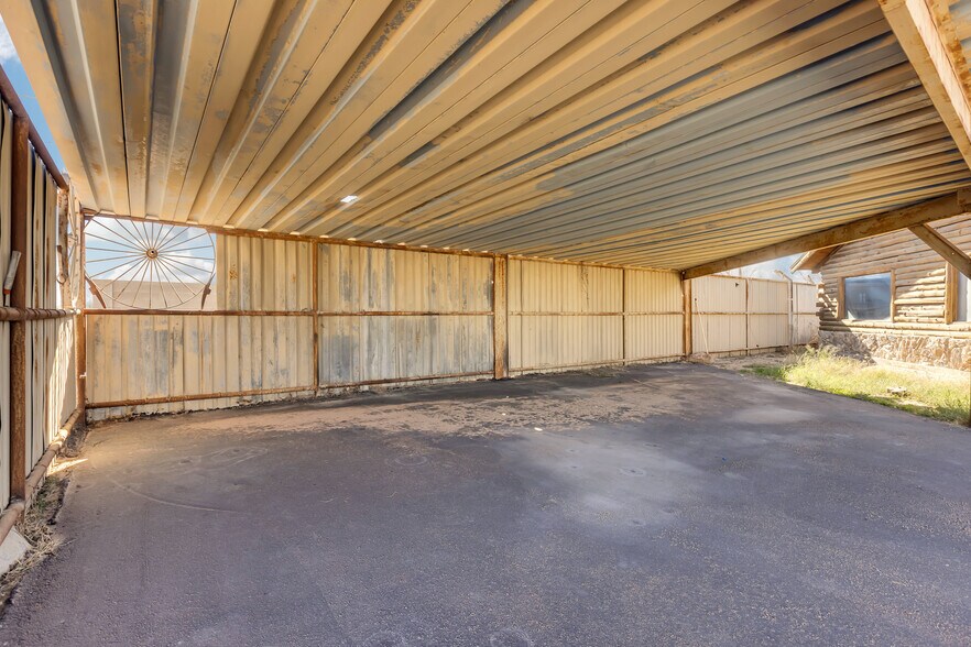 More Photos Of 1525 N Avenue D, Odessa Flex For Sale