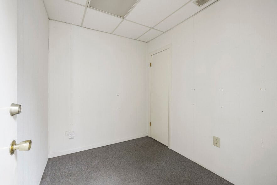 More Photos Of 104 N Dilling St, Kings Mountain Medical For Lease