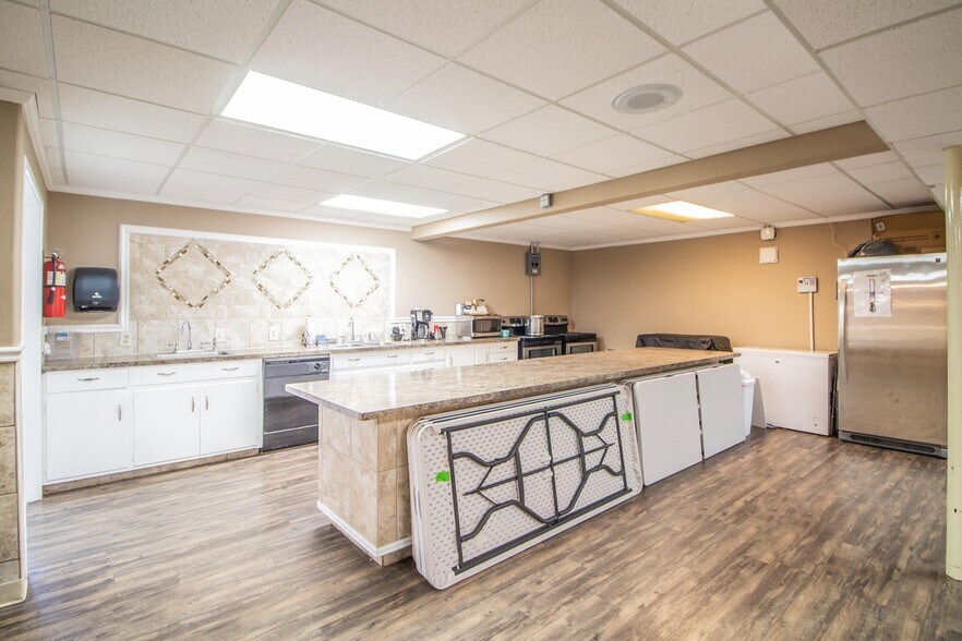 More Photos Of 1601 44th St, Lubbock Religious Facility For Sale