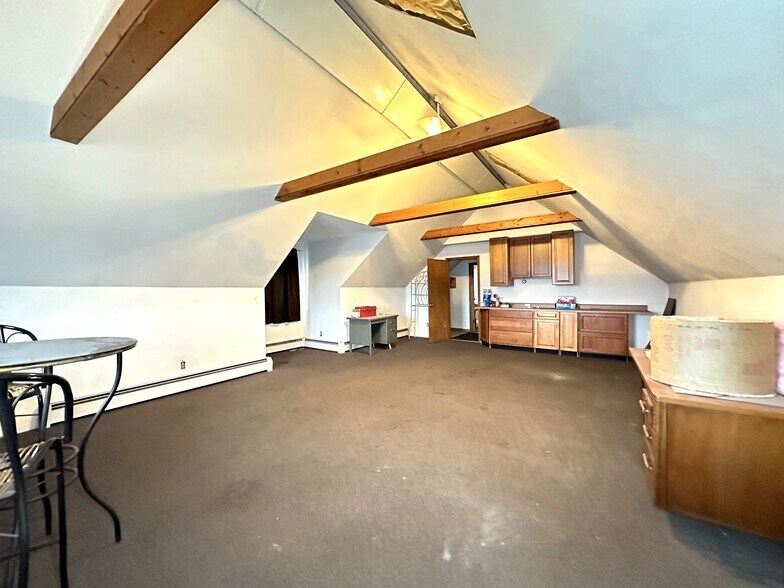 More Photos Of 611 W Manlius St, East Syracuse Auto Repair For Sale