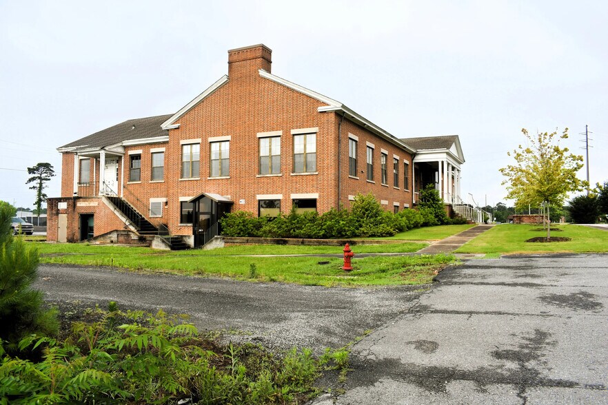 More Photos Of 755 Lee St, Alexander City Office For Lease