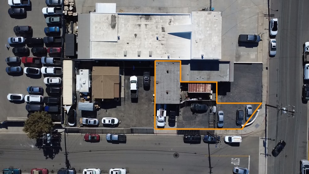 More Photos Of 443 W Bay St, Costa Mesa Auto Repair For Lease