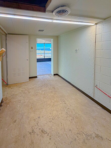 More Photos Of 12007 N I-35 Service Rd, Oklahoma City Service Station For Lease