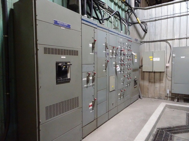 More Photos Of 4604 62nd Ave, Lloydminster Warehouse For Lease