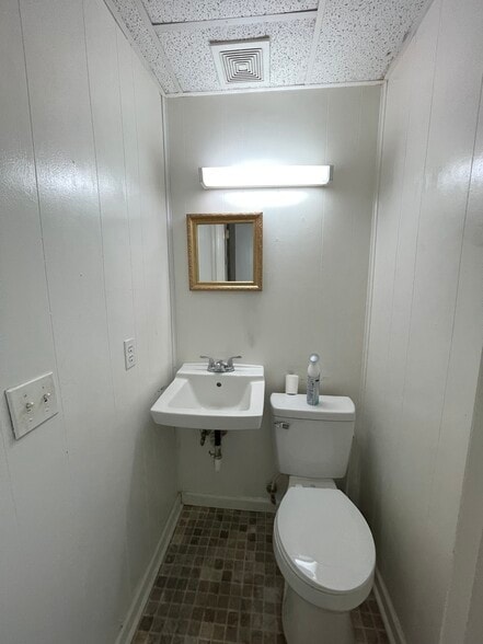 More Photos Of 2160 Thomas Sumter Hwy, Sumter Flex For Lease