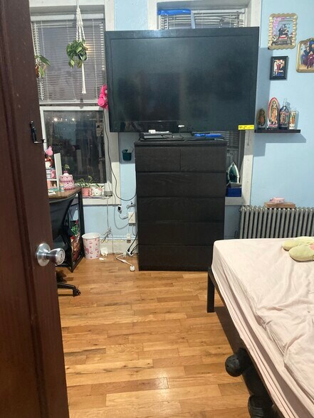 More Photos Of 5408 Flushing Ave, Maspeth Apartments For Sale