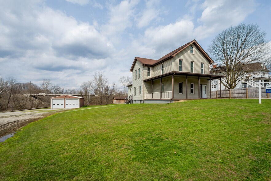 More Photos Of 19 Old Monongahela Pike, Eighty Four Service For Sale