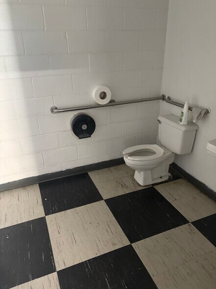 More Photos Of 2639 W Meighan Blvd, Gadsden Freestanding For Lease