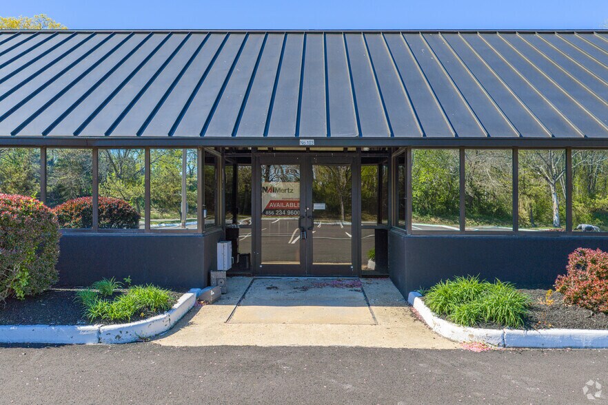 More Photos Of 1 Electronics Dr, Hamilton Warehouse For Lease