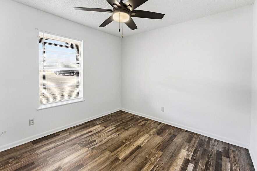 More Photos Of 19470 US Highway 69 N, Lindale Flex For Lease