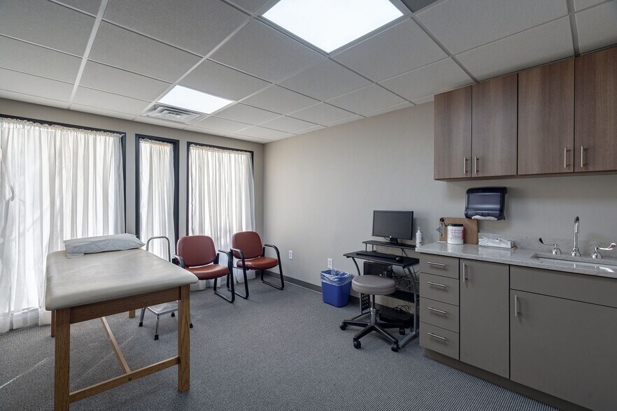 More Photos Of 195 King Ave, Athens Medical For Lease