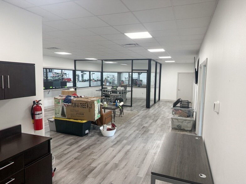 More Photos Of 1481 Robert S Light Blvd, Buda Warehouse For Lease