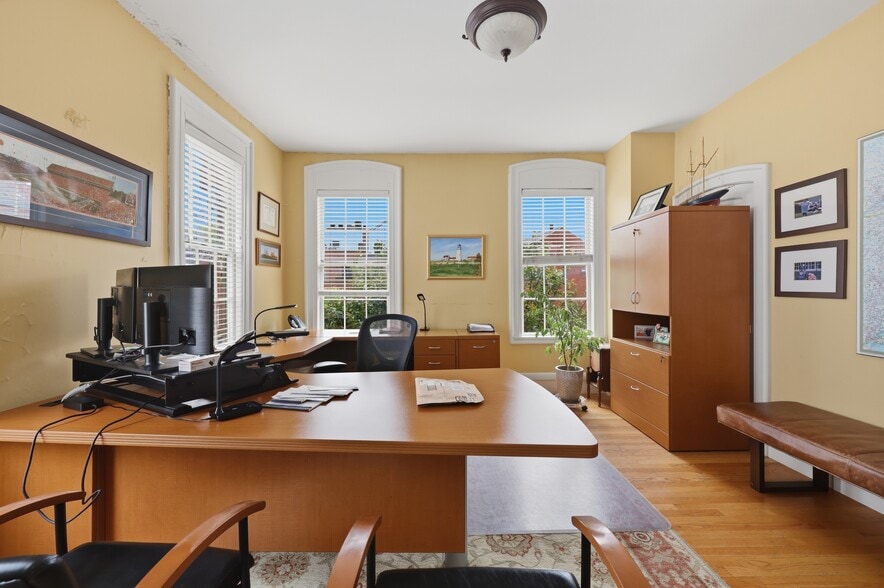 More Photos Of 39 State St, Newburyport Storefront Retail Residential For Sale