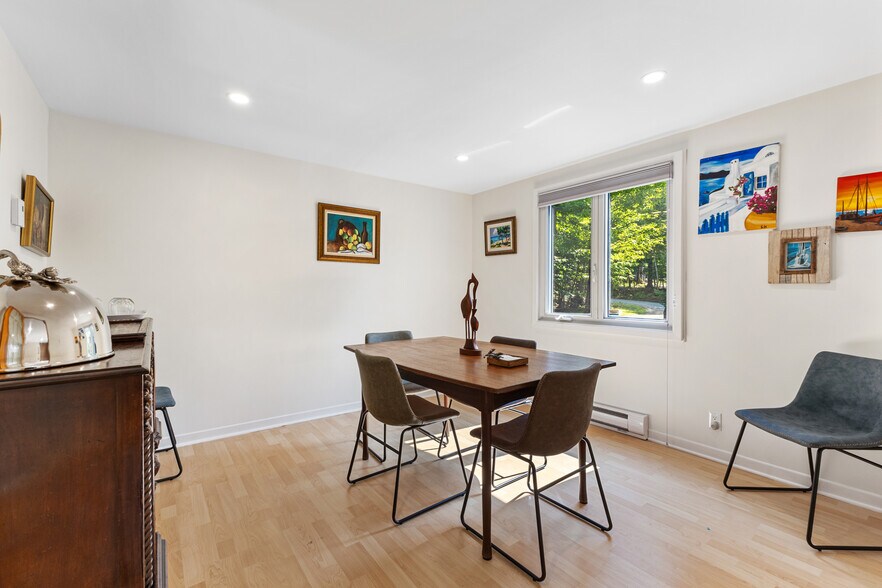 More Photos Of 57 Rue Allan, Brownsburg-chatham Apartments For Sale