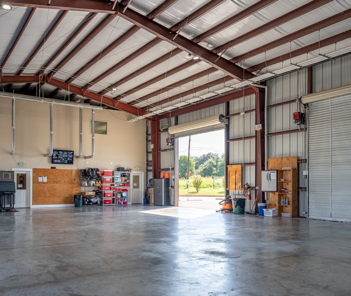 More Photos Of 9400 Metric Blvd, Austin Warehouse For Sale