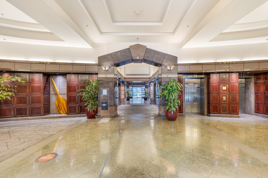 More Photos Of 1440 Kapiolani Blvd, Honolulu Office For Lease