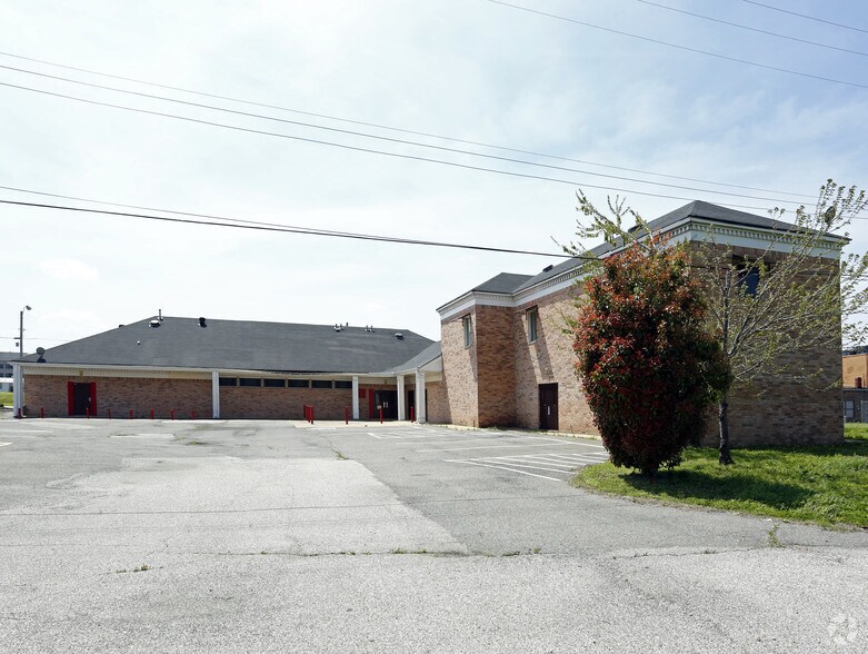 More Photos Of 568 Poplar Ave, Memphis Freestanding For Sale