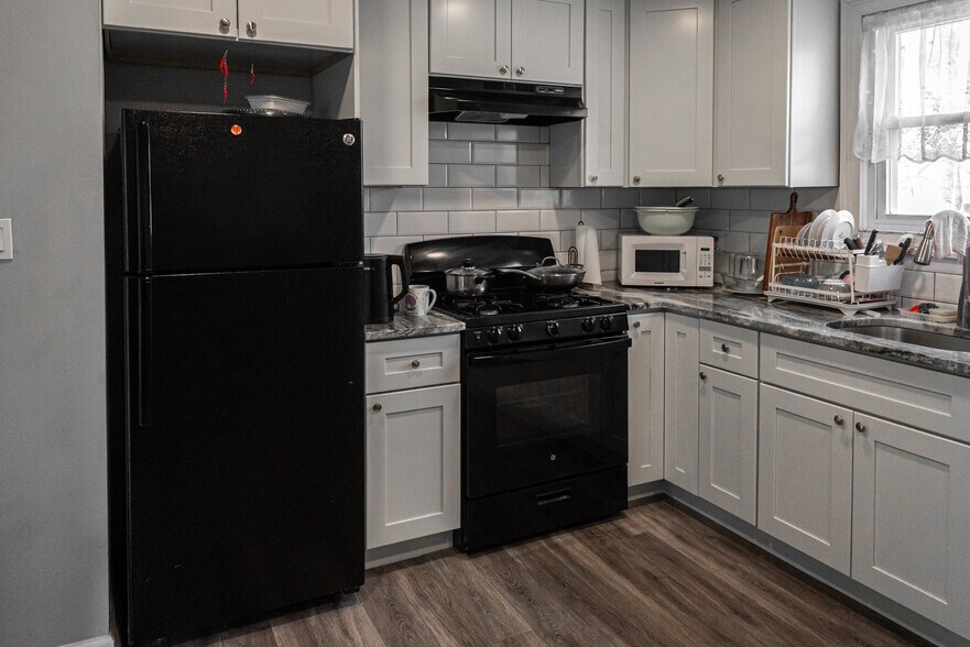 More Photos Of 15 Lakeview Pl, Verona Multifamily For Sale