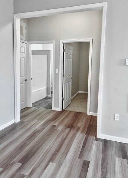 More Photos Of 1010-1028 S 14th St, New Castle Apartments For Sale