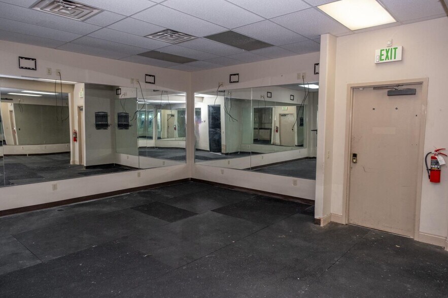 More Photos Of 8607 McPherson Rd, Laredo Office For Lease