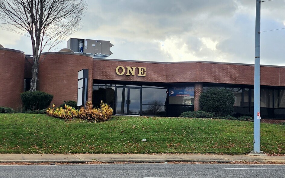 More Photos Of 1 Michael Ave, Farmingdale Office For Lease