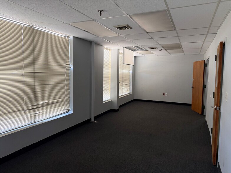 More Photos Of 8196 Terminal Rd, Lorton Showroom For Lease