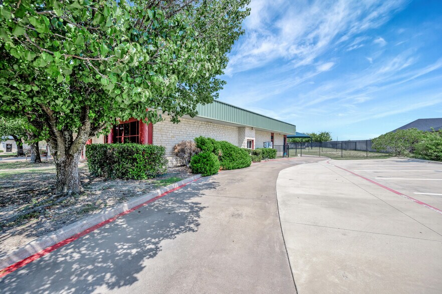 More Photos Of 132 El Chico Trl, Willow Park Medical For Sale