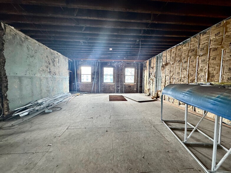 More Photos Of 1027 Beach 20th St, Far Rockaway General Retail For Sale