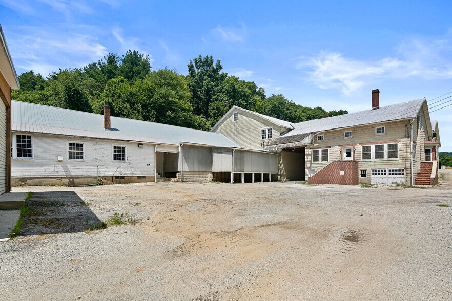 More Photos Of 8106 Intersection Rd, Glen Rock Warehouse For Lease