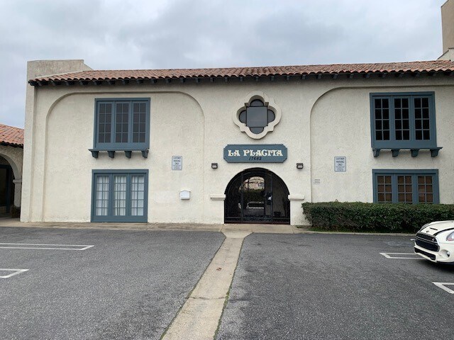 More Photos Of 17682 Beach Blvd, Huntington Beach Unknown For Lease